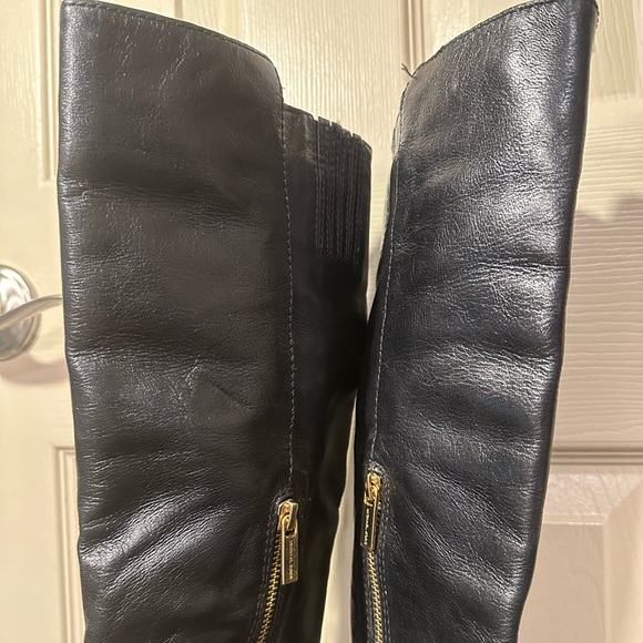 ♦️ Michael Kors Black knee high leather boots with gold studs size 5.5 - Picture 5 of 16